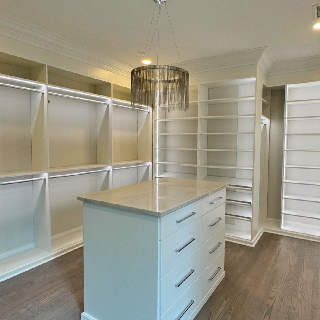 Custom Walk-in Closets