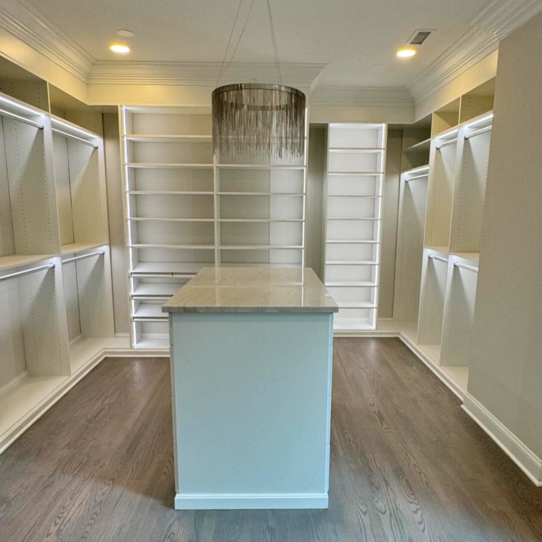 Walk-in Closet